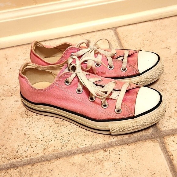 Converse All Star Chuck Taylors Barbiecore Pink Sneakers Shoes Men's 4 Women's 6 - Picture 1 of 8
